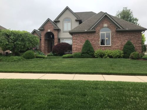 19636 Middle Brook Dr, Macomb Township, MI 48044-3535