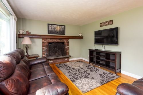 67 Colby Ave, Worcester, MA 01605-2225