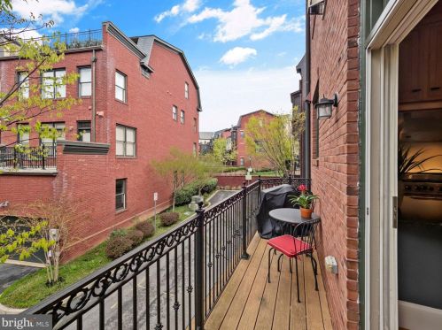 12460 Ansin Cir Dr, Rockville MD 20854-6912 exterior