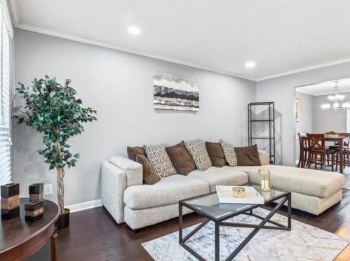 26 Independence Pl, Atlanta GA  30318-1505 exterior