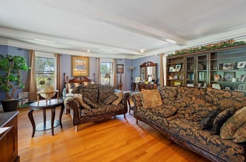 346 Maple St, Springfield MA 01105-1953 exterior