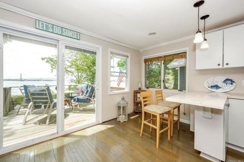 58 Indian Trl, Bronx, NY 10465-3931