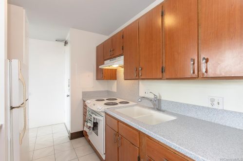 909 Ala Nanala St, Honolulu, HI 96818-2951