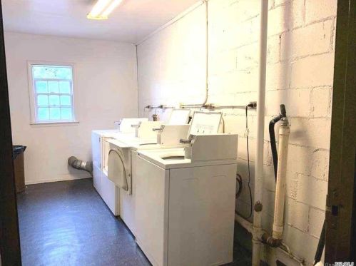 133 Dubois Ave, Valley Stream NY  11581-3301 exterior