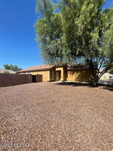2057 Silver Meadow Pl, Tucson AZ  85745-7052 exterior