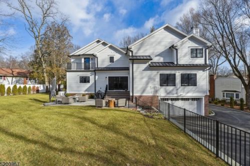 7 Dale Dr, Chatham Township NJ  07928-1661 exterior