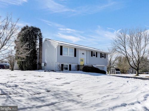 875 Indian Springs Dr, Lancaster, PA 17601-6610