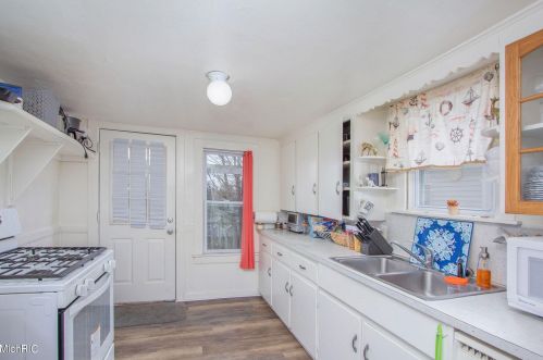 708 Coit Ave, Grand Rapids MI 49503-2737 exterior