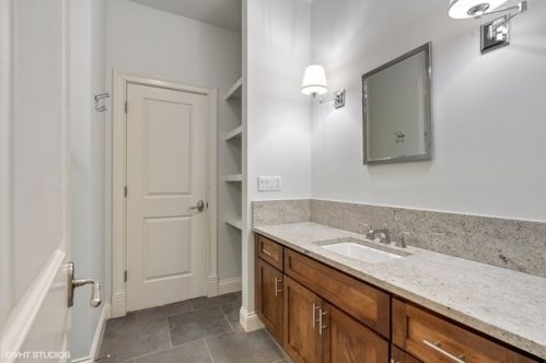 4612 Wolcott Ave, Chicago IL 60660-2316 exterior