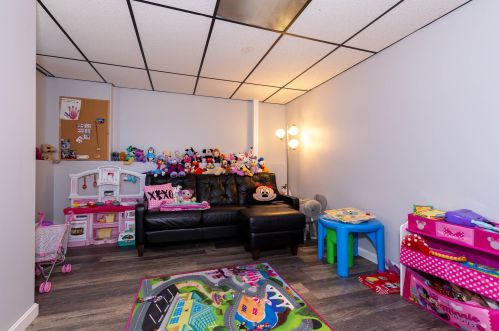 8 Foxglove Ter, Concord NH 03303-3419 exterior