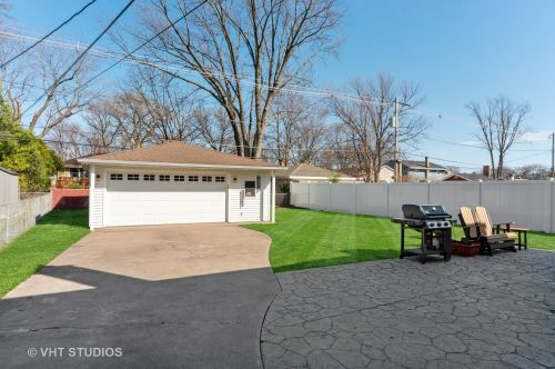 861 Saylor Ave, Elmhurst IL 60126-4303 exterior