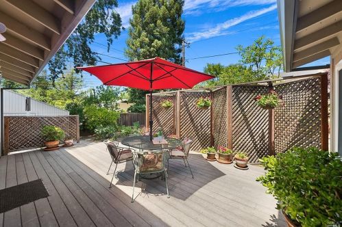 82 Chaucer Dr, Concord CA 94521-3301 exterior