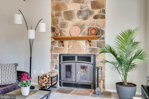 3008 Emerald Chase Dr, Herndon VA 20171-2334 exterior