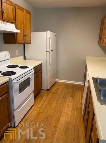 5626 Strathmoor Manor Cir, Lithonia GA  30058-2633 exterior