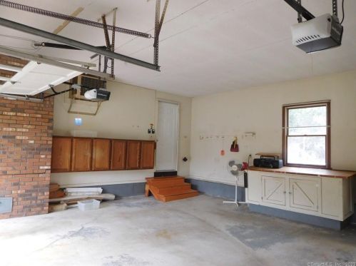 2 Somers Rd, Enfield CT 06082-3226 exterior