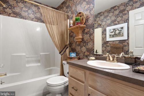 804 Country Pl Dr, Lancaster PA 17601-1793 exterior