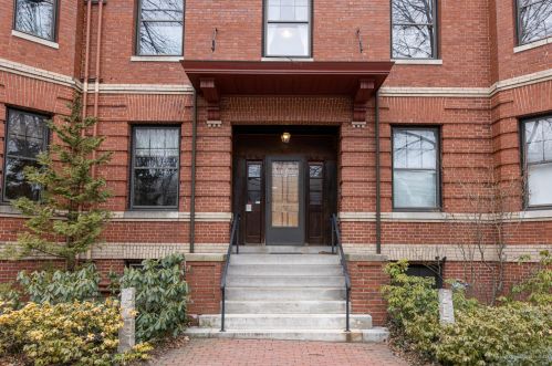 94 Neal St, Portland, ME 04102-3428