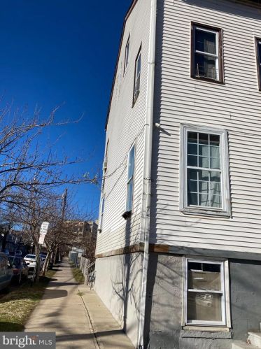 33 Joyce Kilmer Ave, New Brunswick, NJ 08901-1951