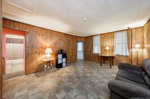 104 St, Killingly CT 06239-1927 exterior