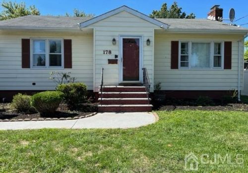 178 Kossuth St, Piscataway, NJ 08854-3238