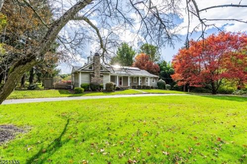 21 Mountain View Dr, Chester NJ  07930-3105 exterior