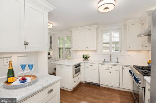 5103 Duvall Dr, Bethesda MD 20816-1871 exterior