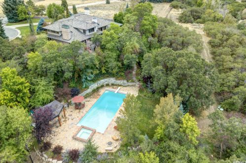 10188 Dimple Dell Ln, Sandy UT 84092-4505 exterior