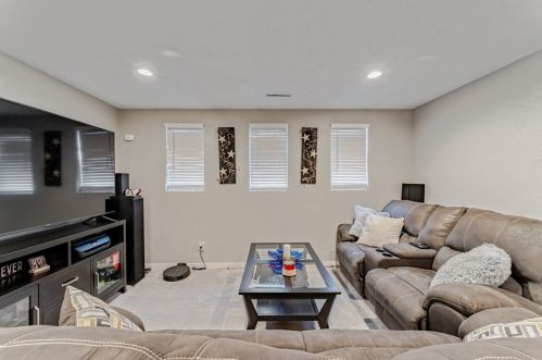 1521 Greendale Dr, Pittsburgh PA  15239-1143 exterior