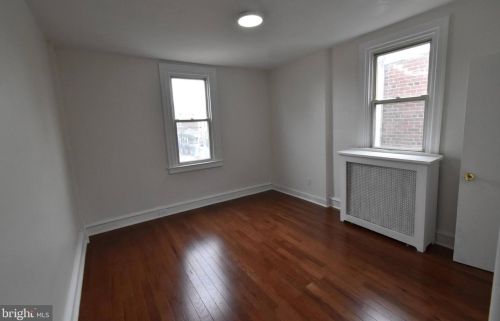 563 Godfrey Ave, Philadelphia PA  19126-3828 exterior