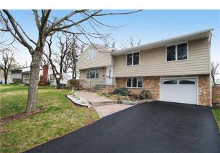 45 Lexington Dr, Metuchen NJ  08840-1610 exterior