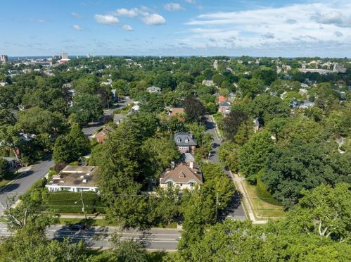 170 Blackstone Blvd, Providence RI 02906-5802 exterior