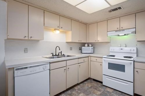 7241 Coronado Cir, Austin TX 78752-2008 exterior