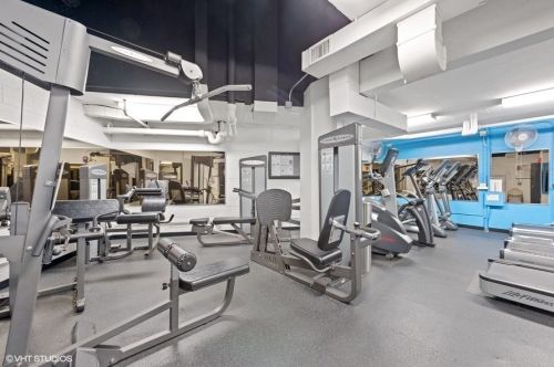 2626 Lakeview Ave, Chicago IL  60614-1809 exterior