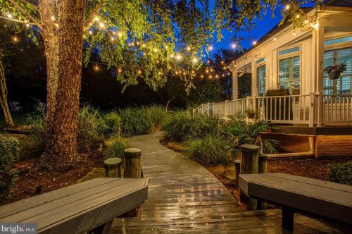 13606 Mt Prospect Dr, Rockville MD 20850-3510 exterior