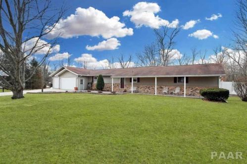 4401 Meadow Dr, Pekin, IL 61554-8533