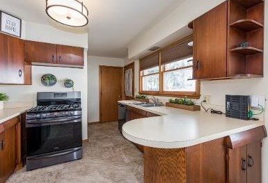 1908 Ave, Waukegan IL 60087-5112 exterior