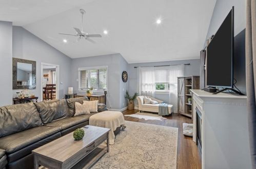 36 Mulberry Cir, Providence RI 02919-2534 exterior