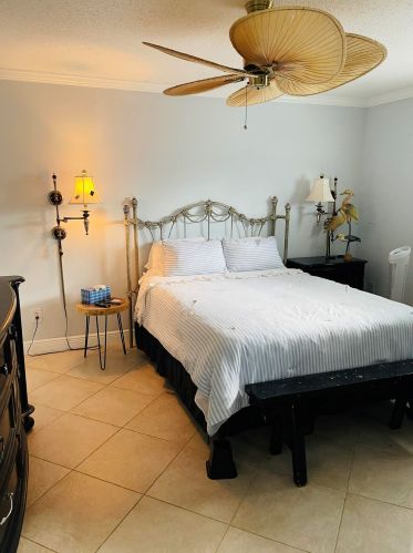 721 Calmoso Dr, Fort Pierce FL 34983-2208 exterior