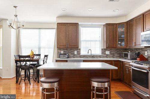 6378 Alderman Dr, Alexandria VA 22315-3731 exterior