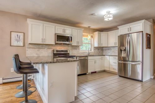 5 Styles Dr, Concord NH 03301-8634 exterior