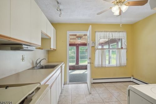 72 Fellswood Dr, Livingston NJ 07039-2238 exterior