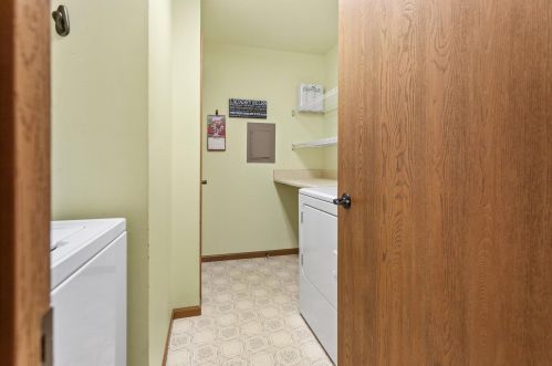 4246 Ridgewood Ln, Milwaukee WI 53221-1094 exterior