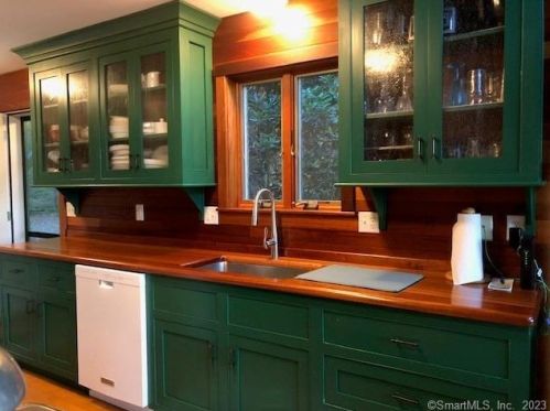 49 Sawmill Rd, Killingly CT 06241-1529 exterior