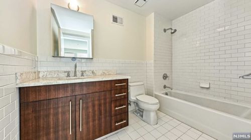 2 Vela Way, Edgewater NJ 07020-1564 exterior