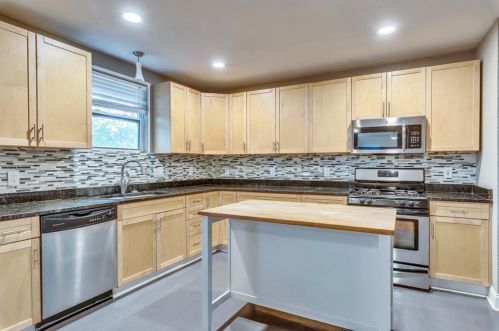 907 Chicon St, Austin TX  78702-2724 exterior