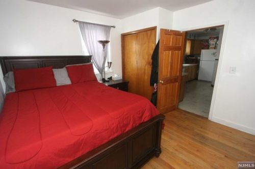 95 Clinton Pl, East Rutherford NJ 07073-1323 exterior