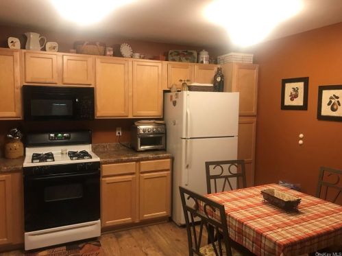 106 Crystal Hl Ln, Poughkeepsie NY 12603-6981 exterior