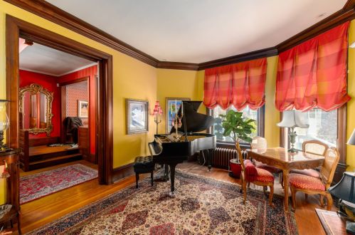 2597 Maryland Ave, Milwaukee WI 53211-3735 exterior