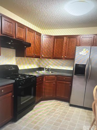 41 Dartmouth Way, New Brunswick NJ 08902-4289 exterior