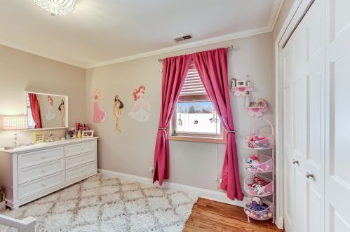 6098 Caldwell Ave, Chicago IL 60646-4111 exterior